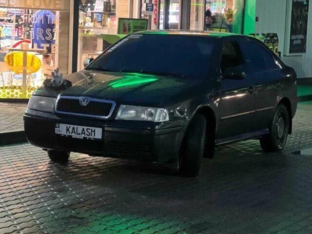 Черный Шкода Октавия, объемом двигателя 1.6 л и пробегом 200 тыс. км за 3800 $, фото 1 на Automoto.ua