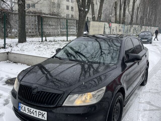 Черный Шкода Октавия, объемом двигателя 1.6 л и пробегом 295 тыс. км за 4950 $, фото 1 на Automoto.ua