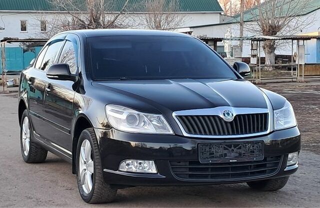 Черный Шкода Октавия, объемом двигателя 1.6 л и пробегом 86 тыс. км за 9300 $, фото 1 на Automoto.ua