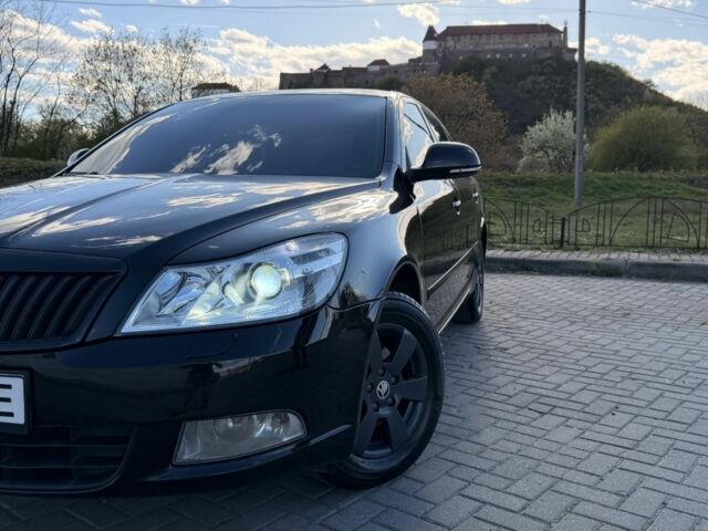 Черный Шкода Октавия, объемом двигателя 1.6 л и пробегом 320 тыс. км за 8200 $, фото 1 на Automoto.ua