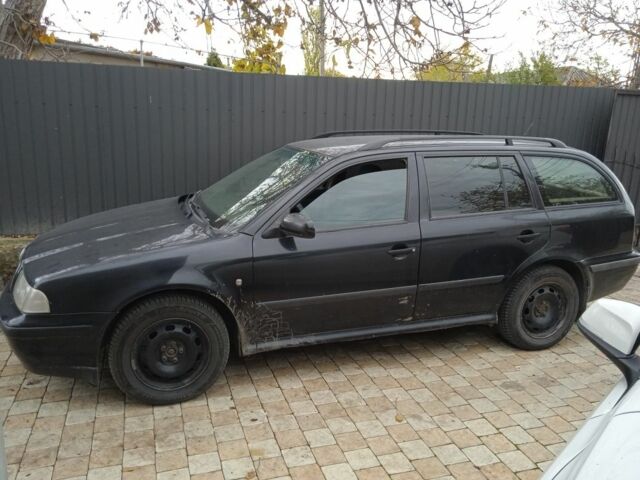 Черный Шкода Октавия, объемом двигателя 0 л и пробегом 330 тыс. км за 1831 $, фото 1 на Automoto.ua