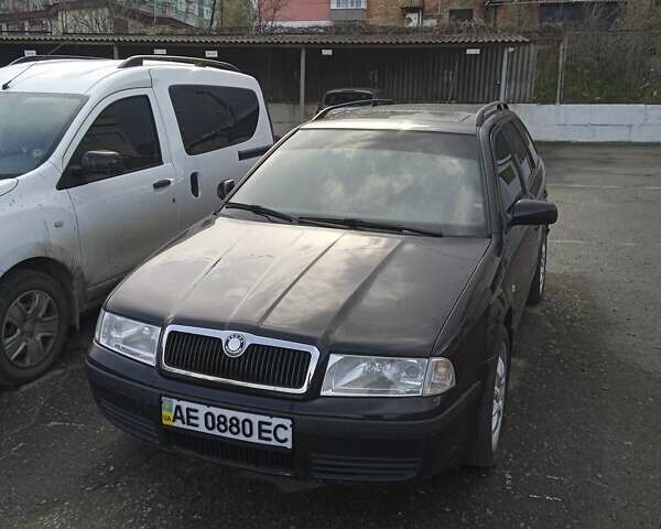 Черный Шкода Октавия, объемом двигателя 2 л и пробегом 201 тыс. км за 4600 $, фото 1 на Automoto.ua