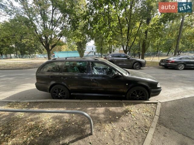 Черный Шкода Октавия, объемом двигателя 1.6 л и пробегом 208 тыс. км за 4600 $, фото 1 на Automoto.ua