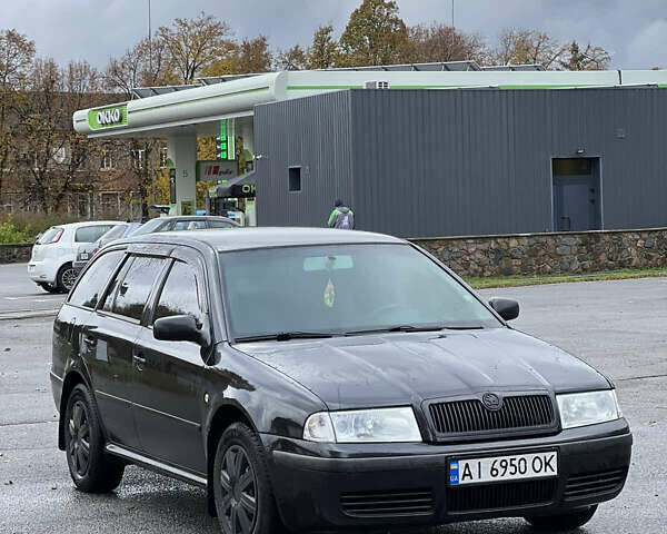 Черный Шкода Октавия, объемом двигателя 1.6 л и пробегом 375 тыс. км за 4600 $, фото 1 на Automoto.ua