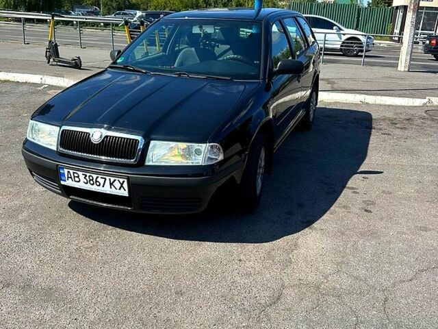 Черный Шкода Октавия, объемом двигателя 1.6 л и пробегом 255 тыс. км за 4800 $, фото 1 на Automoto.ua