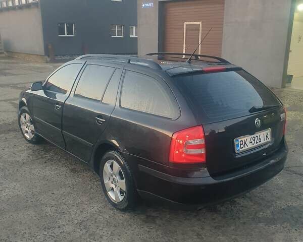 Чорний Шкода Октавія, об'ємом двигуна 1.6 л та пробігом 213 тис. км за 6000 $, фото 1 на Automoto.ua