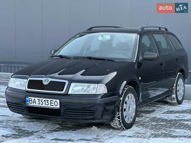 Черный Шкода Октавия, объемом двигателя 1.6 л и пробегом 150 тыс. км за 5350 $, фото 1 на Automoto.ua
