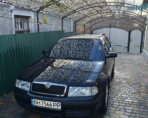 Черный Шкода Октавия, объемом двигателя 1.6 л и пробегом 158 тыс. км за 5200 $, фото 1 на Automoto.ua