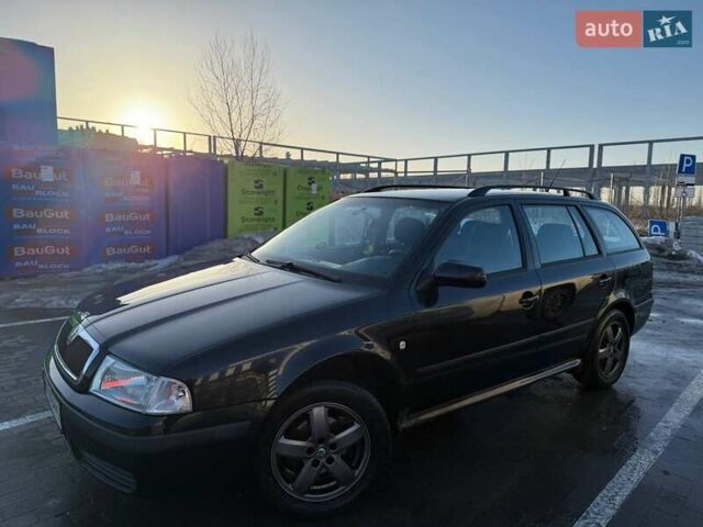 Черный Шкода Октавия, объемом двигателя 1.6 л и пробегом 246 тыс. км за 5600 $, фото 1 на Automoto.ua