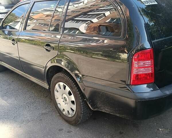 Черный Шкода Октавия, объемом двигателя 0 л и пробегом 200 тыс. км за 5000 $, фото 1 на Automoto.ua