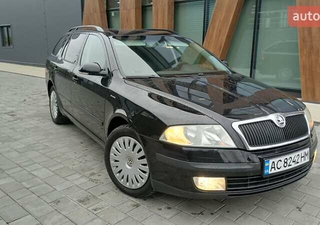 Черный Шкода Октавия, объемом двигателя 1.6 л и пробегом 350 тыс. км за 4800 $, фото 1 на Automoto.ua