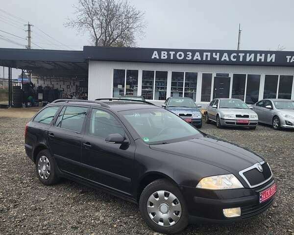 Черный Шкода Октавия, объемом двигателя 1.6 л и пробегом 165 тыс. км за 6750 $, фото 1 на Automoto.ua