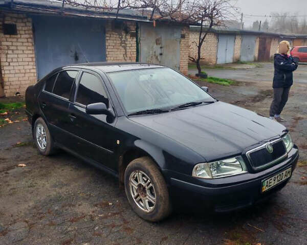 Черный Шкода Октавия, объемом двигателя 1.6 л и пробегом 200 тыс. км за 5500 $, фото 1 на Automoto.ua