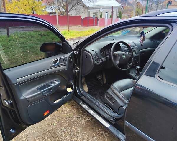 Черный Шкода Октавия, объемом двигателя 1.6 л и пробегом 236 тыс. км за 6400 $, фото 1 на Automoto.ua