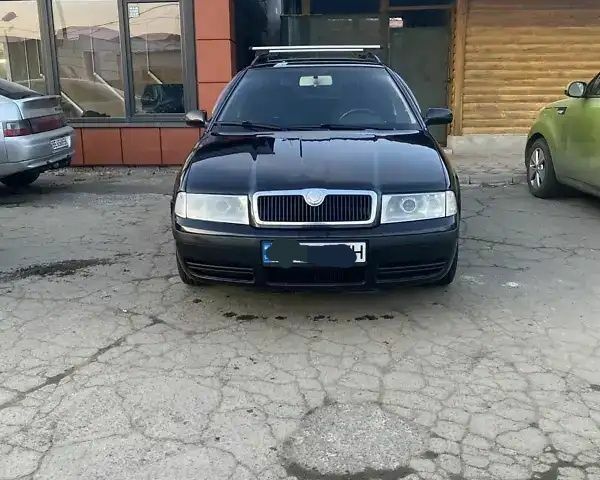 Черный Шкода Октавия, объемом двигателя 1.9 л и пробегом 240 тыс. км за 5000 $, фото 1 на Automoto.ua