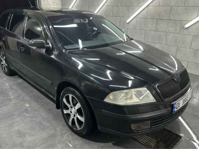 Черный Шкода Октавия, объемом двигателя 2 л и пробегом 295 тыс. км за 6150 $, фото 1 на Automoto.ua