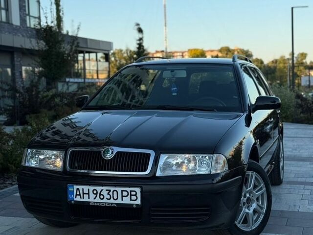 Черный Шкода Октавия, объемом двигателя 1.6 л и пробегом 220 тыс. км за 5999 $, фото 1 на Automoto.ua