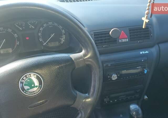 Черный Шкода Октавия, объемом двигателя 1.6 л и пробегом 260 тыс. км за 6000 $, фото 1 на Automoto.ua