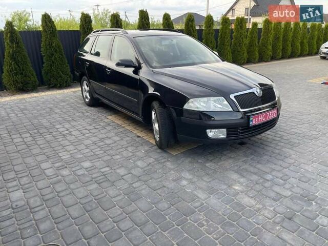 Черный Шкода Октавия, объемом двигателя 1.6 л и пробегом 275 тыс. км за 4999 $, фото 1 на Automoto.ua