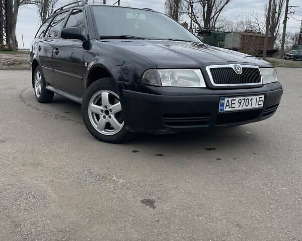 Черный Шкода Октавия, объемом двигателя 1.78 л и пробегом 303 тыс. км за 5000 $, фото 1 на Automoto.ua