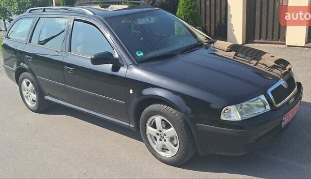 Черный Шкода Октавия, объемом двигателя 1.6 л и пробегом 209 тыс. км за 5800 $, фото 1 на Automoto.ua