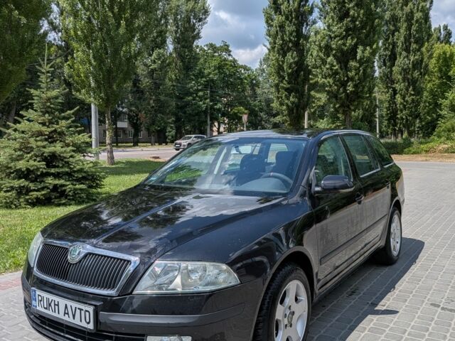 Черный Шкода Октавия, объемом двигателя 2 л и пробегом 306 тыс. км за 3026 $, фото 1 на Automoto.ua