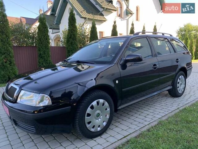 Черный Шкода Октавия, объемом двигателя 1.6 л и пробегом 200 тыс. км за 5999 $, фото 1 на Automoto.ua