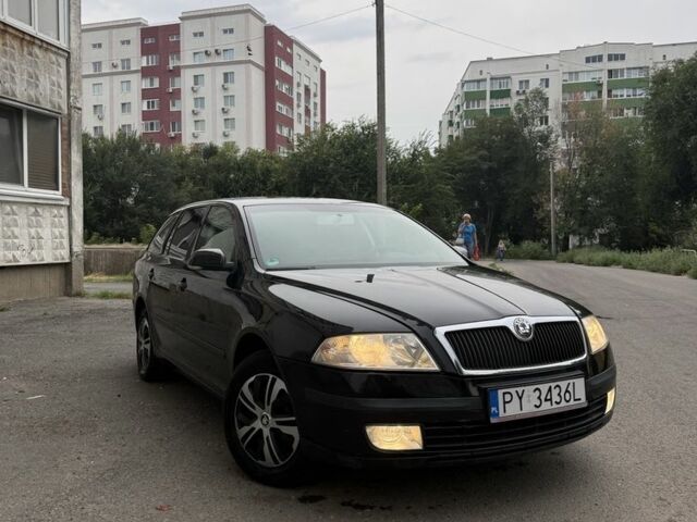 Черный Шкода Октавия, объемом двигателя 1.6 л и пробегом 280 тыс. км за 2596 $, фото 1 на Automoto.ua
