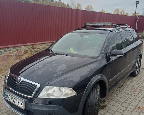 Черный Шкода Октавия, объемом двигателя 2 л и пробегом 312 тыс. км за 6800 $, фото 1 на Automoto.ua