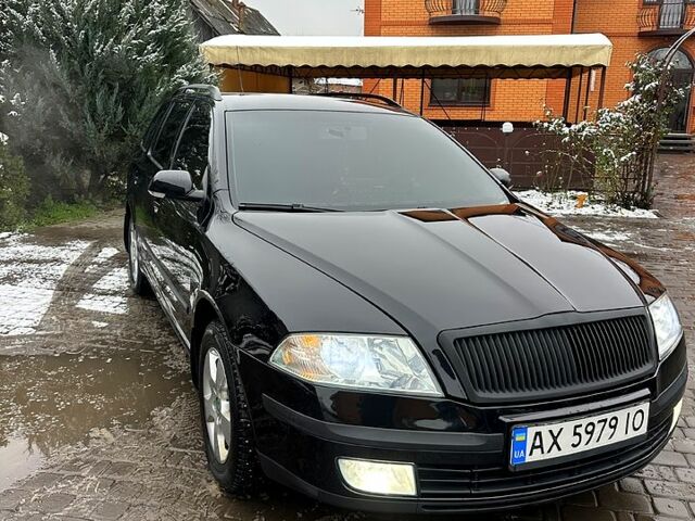 Черный Шкода Октавия, объемом двигателя 1.8 л и пробегом 214 тыс. км за 7500 $, фото 1 на Automoto.ua