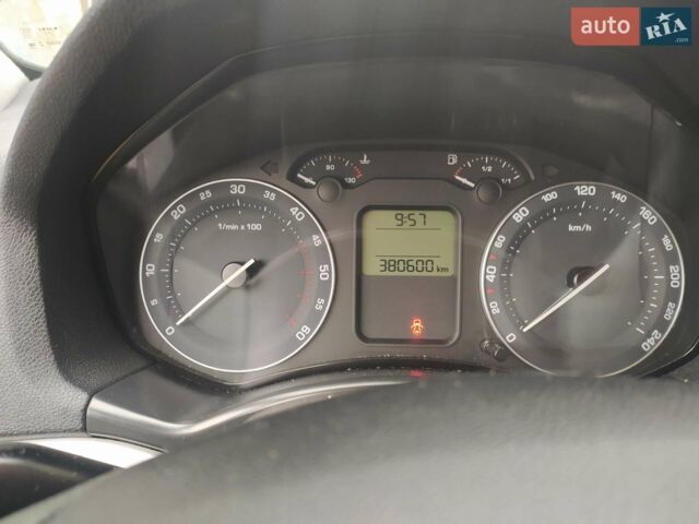 Чорний Шкода Октавія, об'ємом двигуна 1.97 л та пробігом 380 тис. км за 5600 $, фото 1 на Automoto.ua