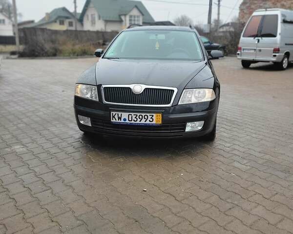 Черный Шкода Октавия, объемом двигателя 1.6 л и пробегом 217 тыс. км за 5900 $, фото 1 на Automoto.ua