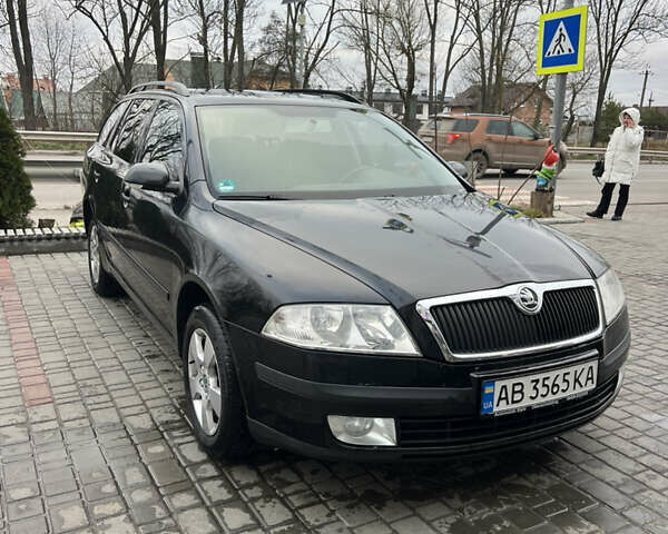 Черный Шкода Октавия, объемом двигателя 1.6 л и пробегом 242 тыс. км за 5500 $, фото 1 на Automoto.ua