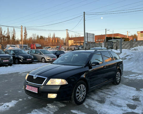 Черный Шкода Октавия, объемом двигателя 1.8 л и пробегом 207 тыс. км за 6200 $, фото 1 на Automoto.ua