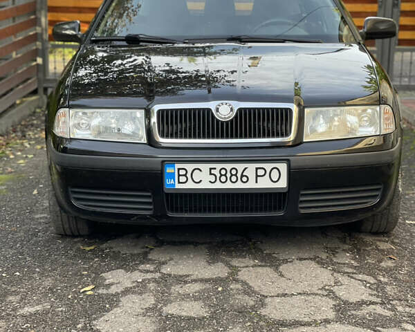 Черный Шкода Октавия, объемом двигателя 1.6 л и пробегом 217 тыс. км за 5700 $, фото 1 на Automoto.ua