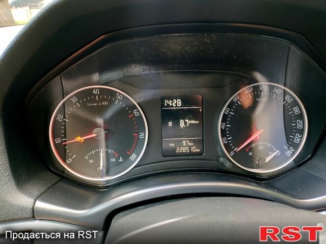 Черный Шкода Октавия, объемом двигателя 1.8 л и пробегом 228 тыс. км за 8000 $, фото 1 на Automoto.ua