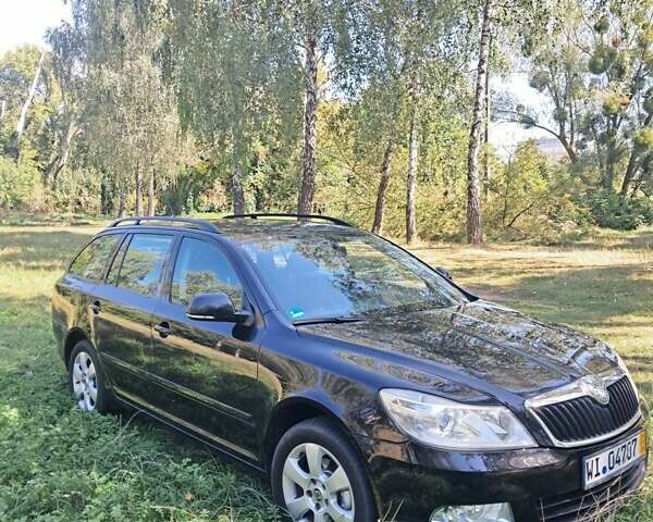 Черный Шкода Октавия, объемом двигателя 1.6 л и пробегом 171 тыс. км за 7800 $, фото 1 на Automoto.ua