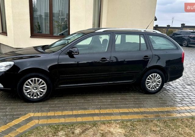 Черный Шкода Октавия, объемом двигателя 0 л и пробегом 180 тыс. км за 6850 $, фото 1 на Automoto.ua