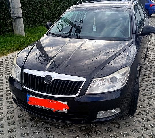 Чорний Шкода Октавія, об'ємом двигуна 1.6 л та пробігом 267 тис. км за 8000 $, фото 1 на Automoto.ua