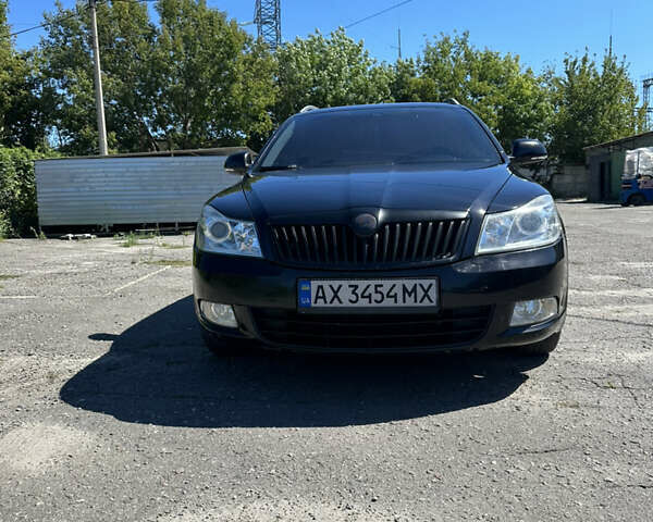 Черный Шкода Октавия, объемом двигателя 1.8 л и пробегом 213 тыс. км за 7500 $, фото 1 на Automoto.ua