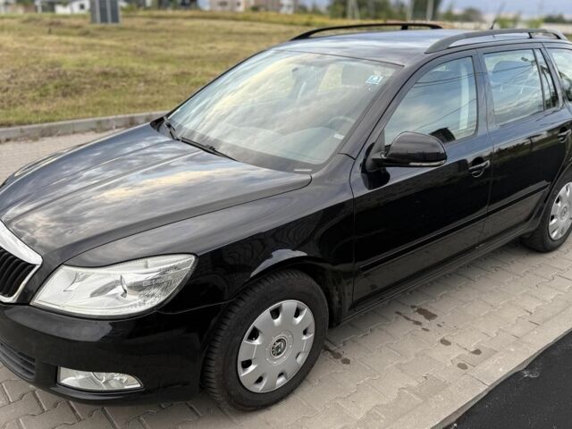 Черный Шкода Октавия, объемом двигателя 0 л и пробегом 219 тыс. км за 7200 $, фото 1 на Automoto.ua
