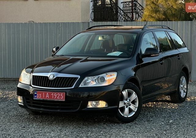 Черный Шкода Октавия, объемом двигателя 1.6 л и пробегом 215 тыс. км за 9499 $, фото 1 на Automoto.ua