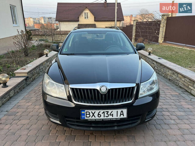 Черный Шкода Октавия, объемом двигателя 1.6 л и пробегом 209 тыс. км за 8200 $, фото 1 на Automoto.ua
