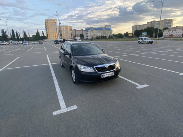 Черный Шкода Октавия, объемом двигателя 1.6 л и пробегом 330 тыс. км за 5800 $, фото 1 на Automoto.ua