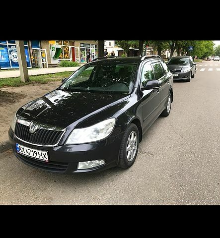 Черный Шкода Октавия, объемом двигателя 1.4 л и пробегом 312 тыс. км за 7800 $, фото 1 на Automoto.ua
