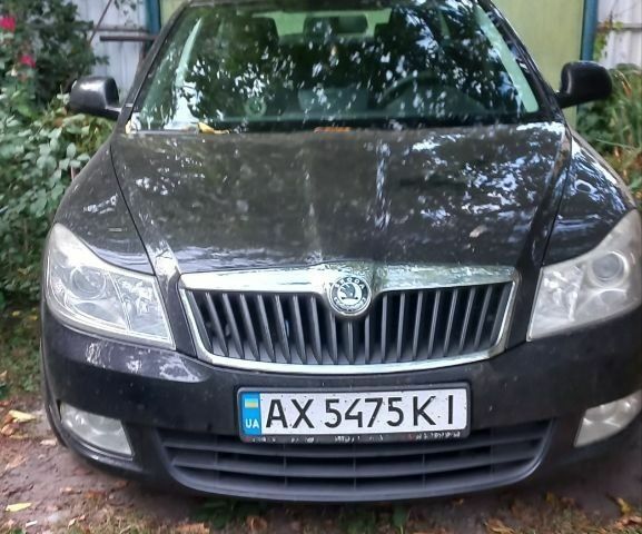 Черный Шкода Октавия, объемом двигателя 1.6 л и пробегом 310 тыс. км за 4250 $, фото 1 на Automoto.ua