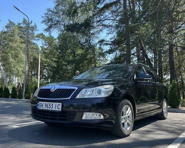Черный Шкода Октавия, объемом двигателя 1.6 л и пробегом 290 тыс. км за 7800 $, фото 1 на Automoto.ua