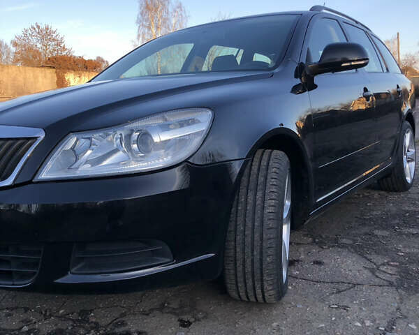 Черный Шкода Октавия, объемом двигателя 0 л и пробегом 203 тыс. км за 7000 $, фото 1 на Automoto.ua