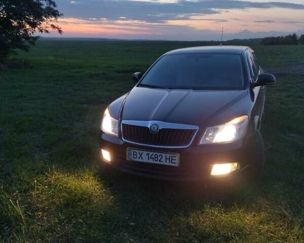 Черный Шкода Октавия, объемом двигателя 1.6 л и пробегом 230 тыс. км за 8500 $, фото 1 на Automoto.ua
