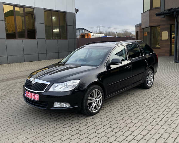 Чорний Шкода Октавія, об'ємом двигуна 2 л та пробігом 241 тис. км за 8800 $, фото 1 на Automoto.ua